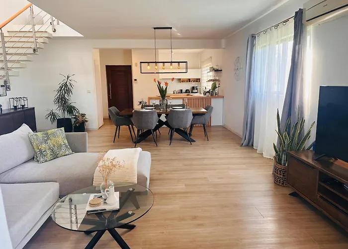 Modern Villa In Grand Bay - Short Walk To Beach